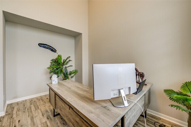 Foto del edificio - 2727 Camellia Ave