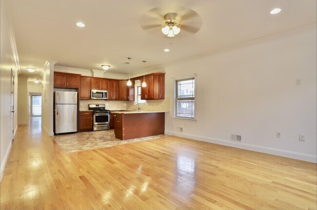 Foto del edificio - 135 Beacon Ave