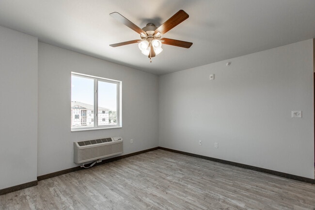 Foto del edificio - Moonlight Apartment Complex