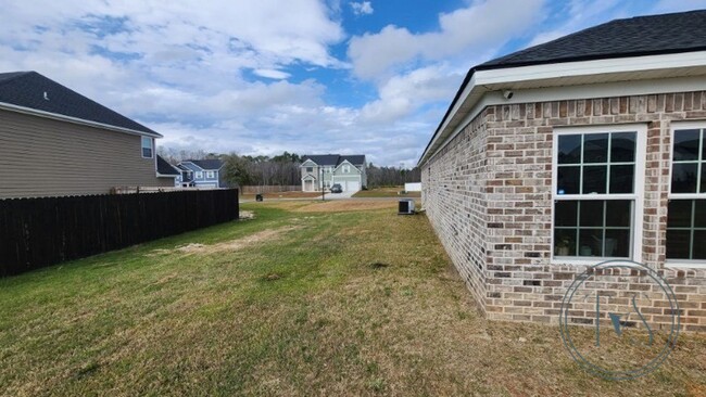 Building Photo - RATE DROP ALERT! (was $2600/month)