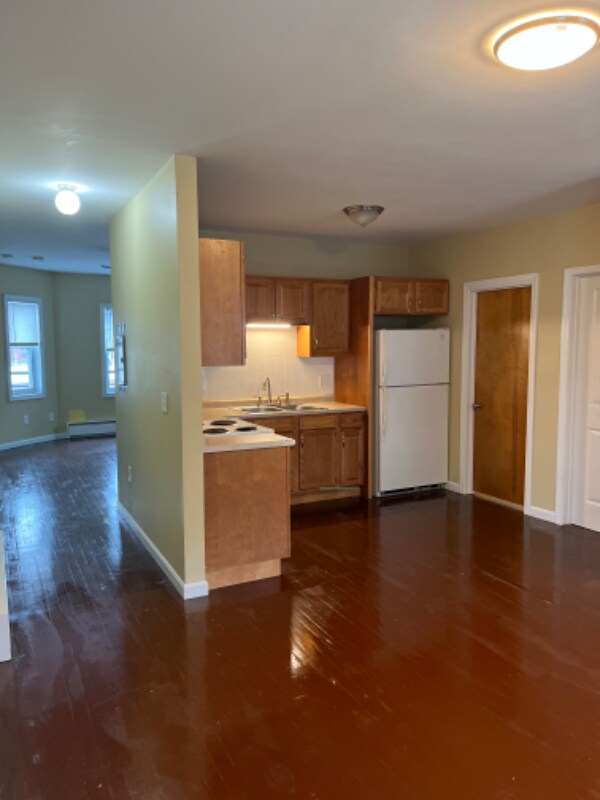 350 Bay St Unit Second fl, Fall River, MA 02724 Room for Rent in Fall River, MA
