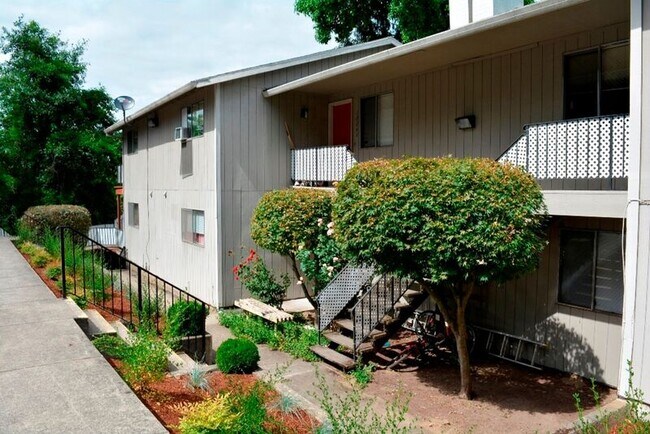 Foto del edificio - Maple Court Apartments