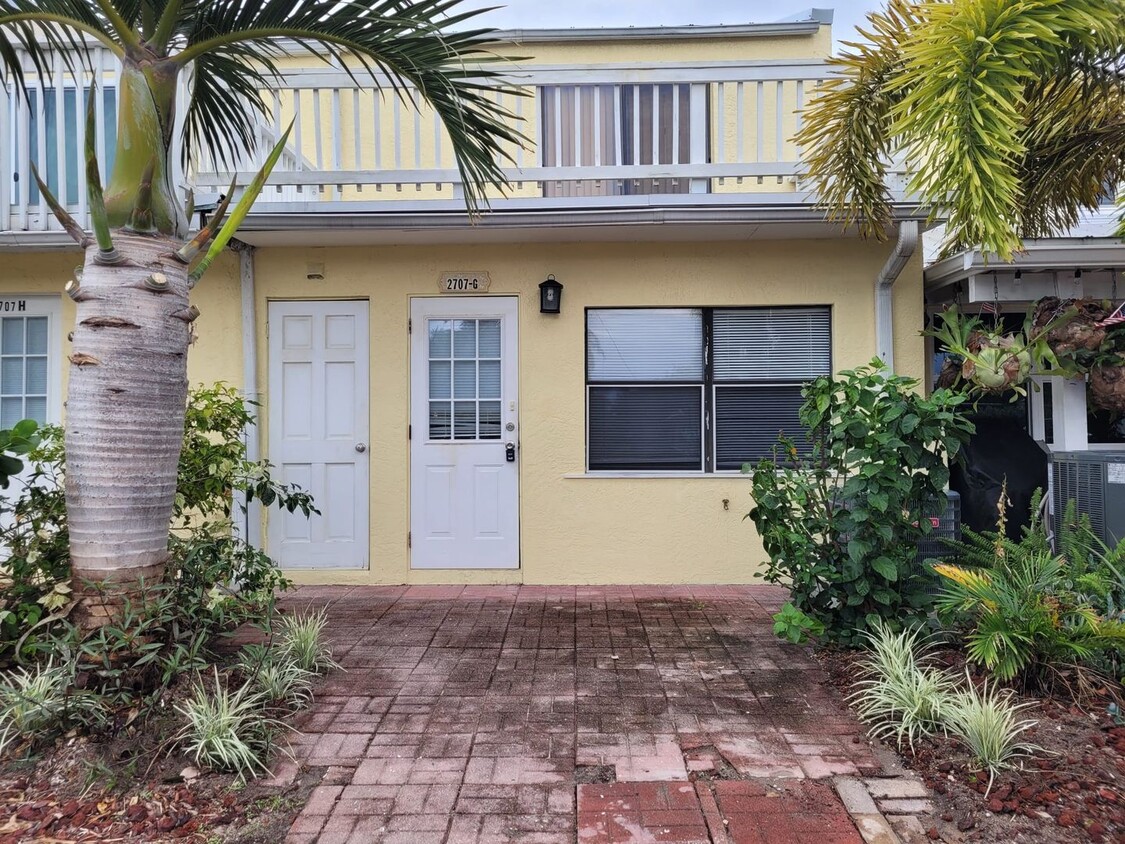 Foto principal - Beach access condo with 1 bedroom, 1.5 baths