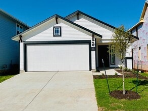 Building Photo - 200 Living Reef Dr