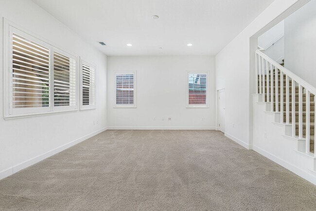 Foto del edificio - Charming 4BR/4BA Single-Family Home in Sou...