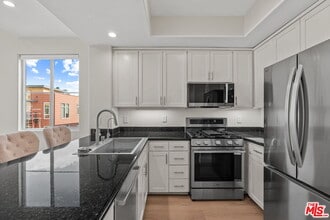 Building Photo - 4060 Glencoe Ave