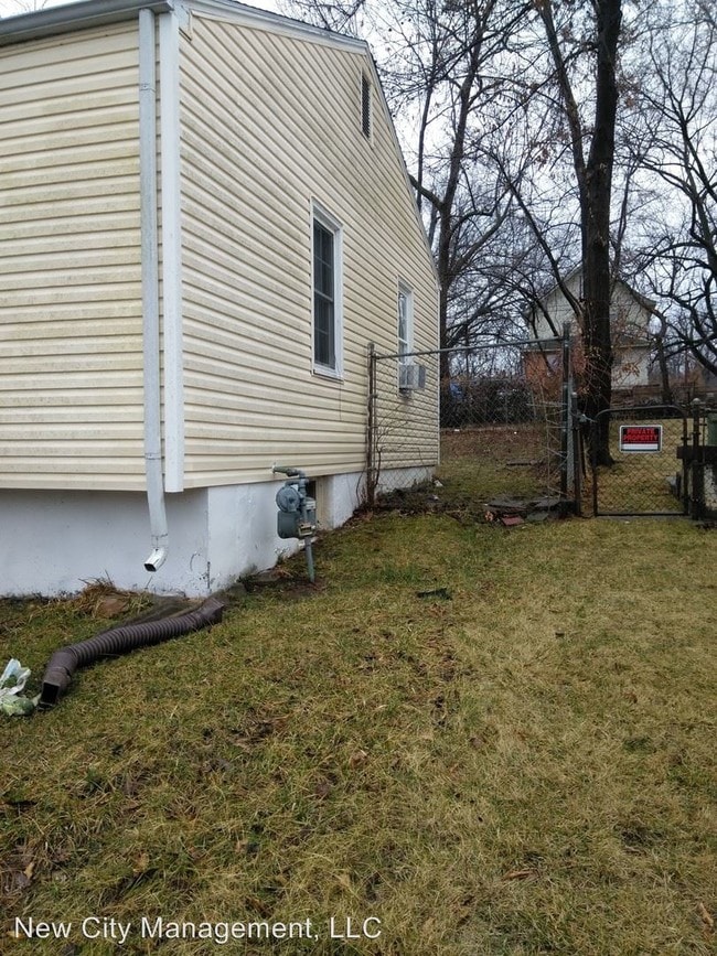 Building Photo - 3 br, 1.5 bath House - 4221 East 54th Street