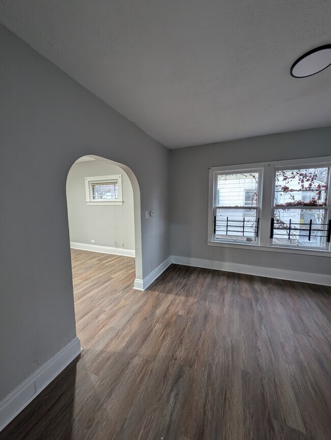 Foto del edificio - Charming 3BR 1BA Home w/  Solar Panels • Driveway in Cleveland