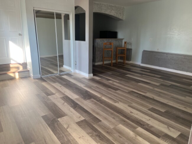 Foto del edificio - 1044 1/2 Paradise Dr