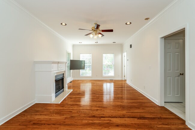 Foto del edificio - 110 Overhill Dr