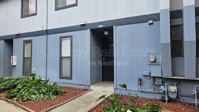 Foto del edificio - 1349 Tree Garden Pl