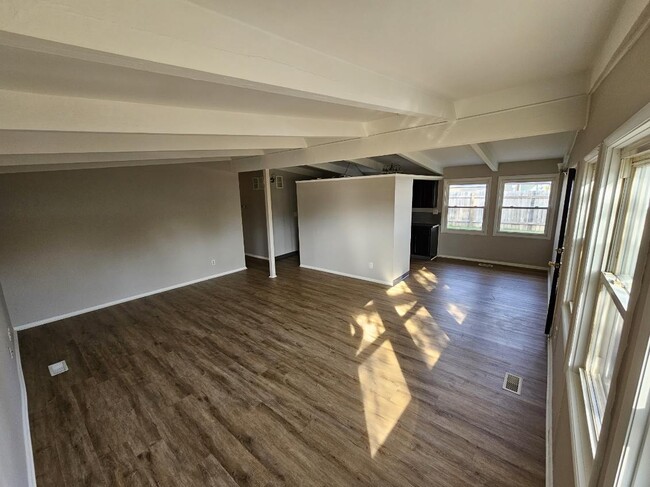 Building Photo - 873 Joyful St