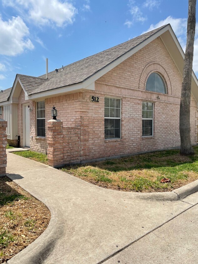 Primary Photo - 512 E La Vista Ave
