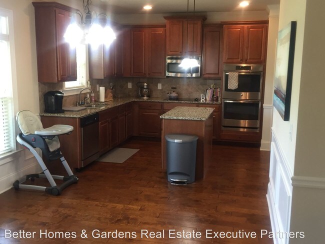 Building Photo - 4 br, 2.5 bath House - 3508 Monroe Court