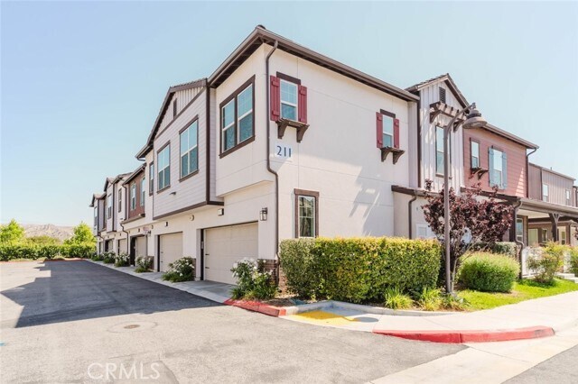 Building Photo - 211 Red Brick Dr
