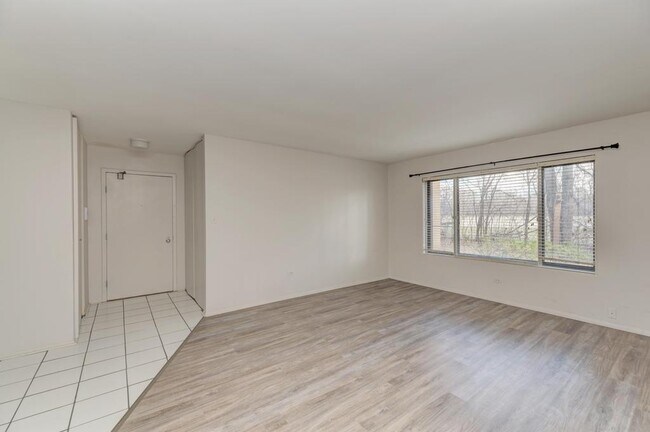 Building Photo - 6103 Knoll Valley Dr