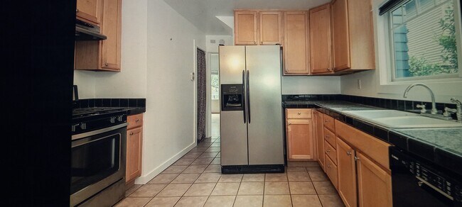 Building Photo - 1217 H St