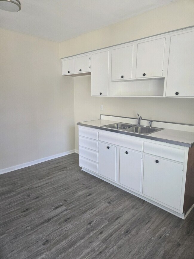 Building Photo - Beautiful one bedroom apartment