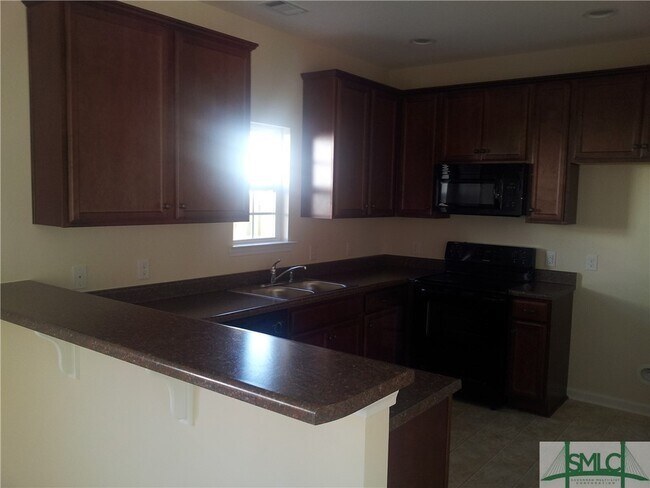Foto del edificio - 48 Cypress Ln