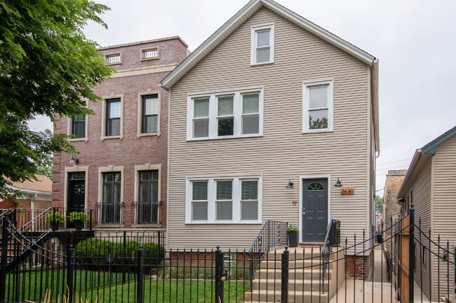Foto del edificio - 2630 W Medill Ave