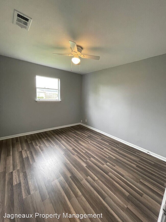 Building Photo - 3 br, 1 bath House - 1900 9th Ave
