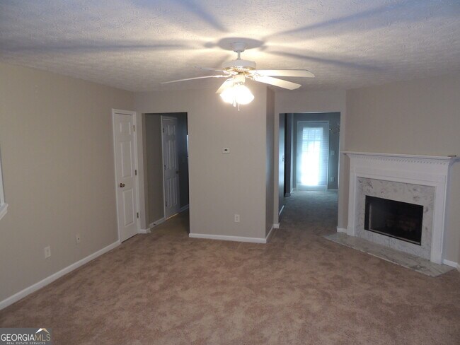 Foto del edificio - 5659 Windfall Ln