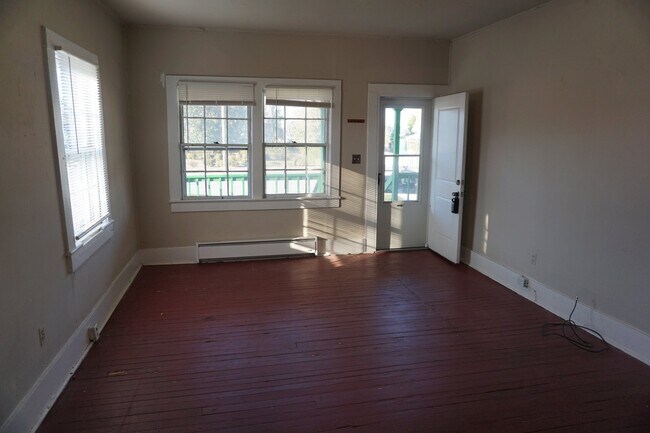 Building Photo - 2BR/1BA Home Downtown - $900/month - Pet F...