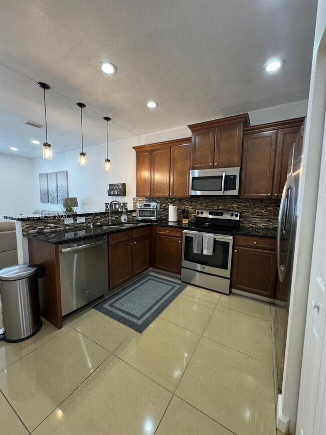 Foto del edificio - 8715 NW 98th Ave