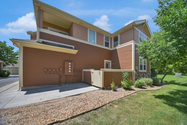 Building Photo - Modern 2-Bed, 3-Bath Home in The Village at Five Parks – Ralston Valley - AVAILABLE SEPTEMBER 1ST!!