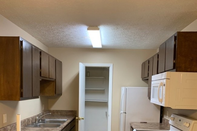 Updated Kitchen - 630 W Mcintosh St