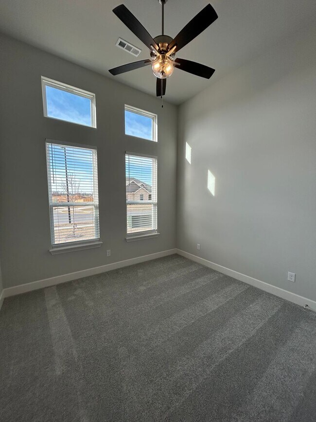 Building Photo - Beautiful Modern Home in Pea Ridge!