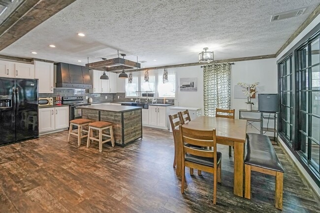 Foto del edificio - 29703 Midland St