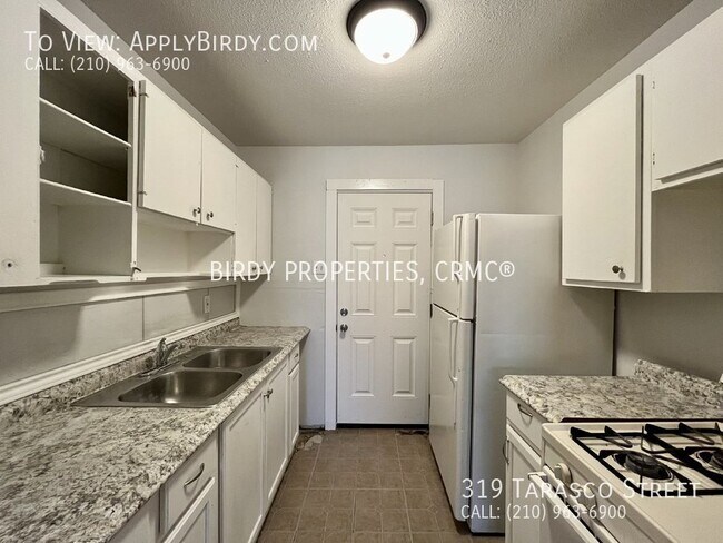 Building Photo - Charming 2 Bed/1 Bath Duplex in San Antoni...