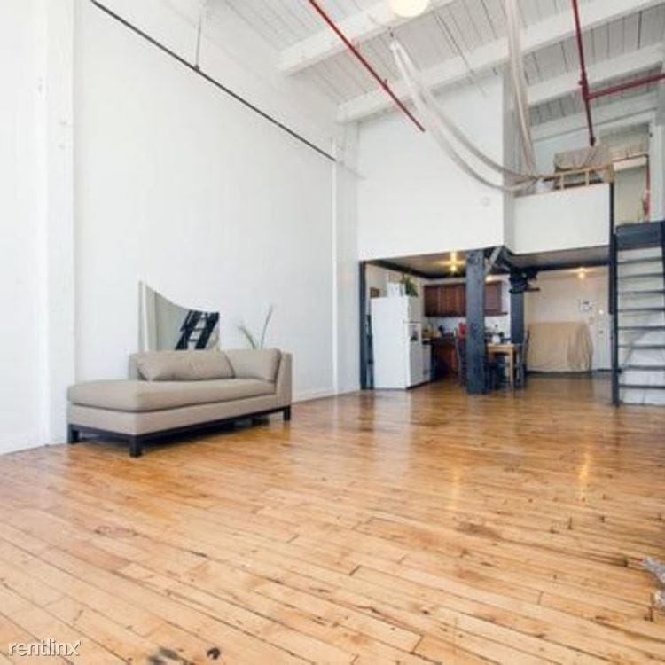 Primary Photo - 345 Eldert St
