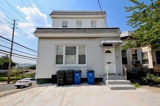 Building Photo - 1001 Columbia Ave
