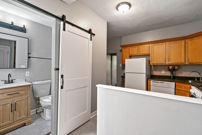 Foto del edificio - 3 Bedroom House in Southside - Off Street Parking and Central Air