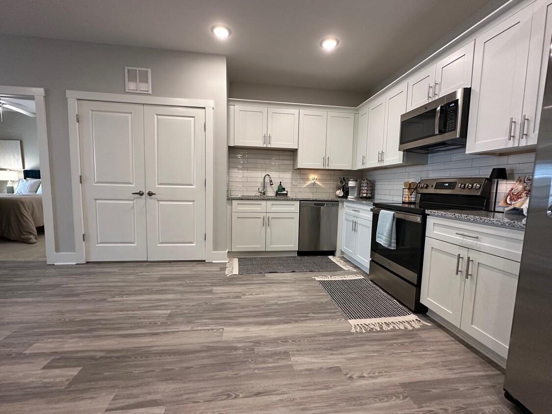 Primary Photo - Pine Reserve Apartments