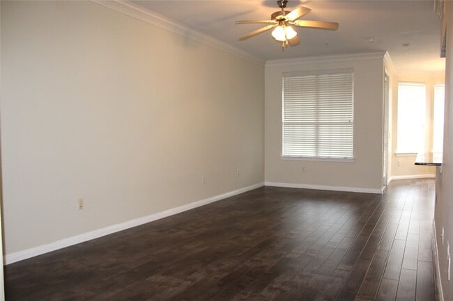 Building Photo - 7575 Kirby Dr