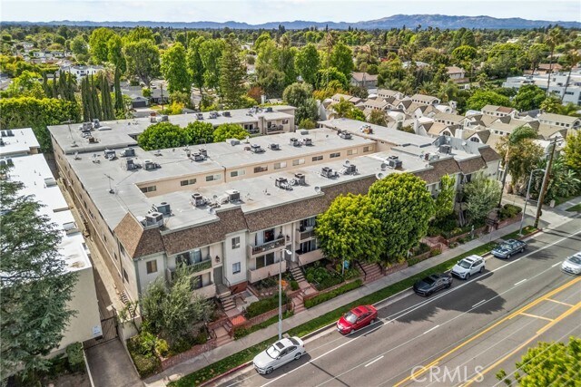 Foto del edificio - 5055 Coldwater Canyon Ave