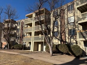 Building Photo - 1304 S Parker Rd