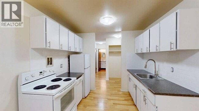 Building Photo - 9807-9108 108 Ave