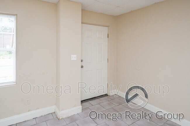 Building Photo - 310 Percy St