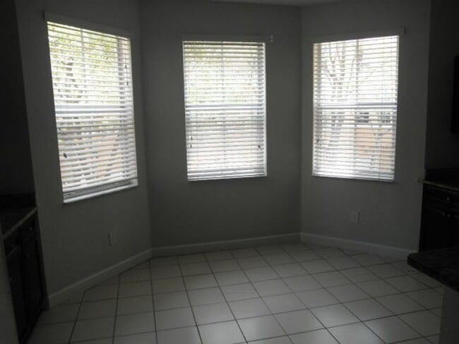 Building Photo - 1905 Shoma Dr
