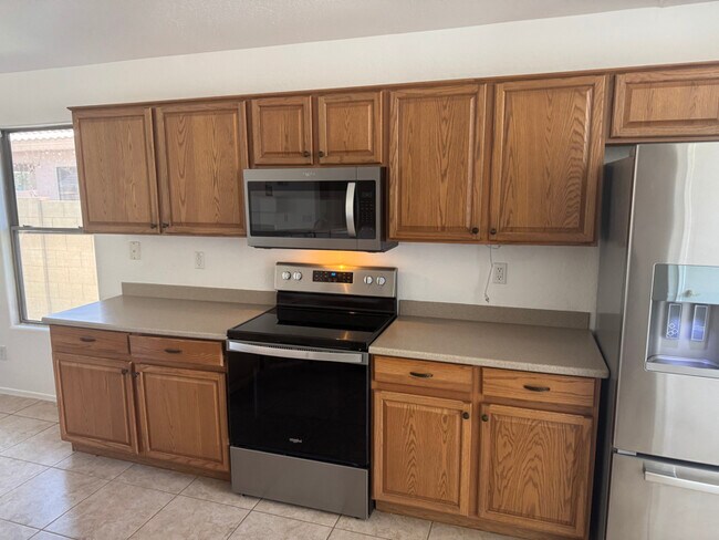 Building Photo - 1537 E Alba Dr