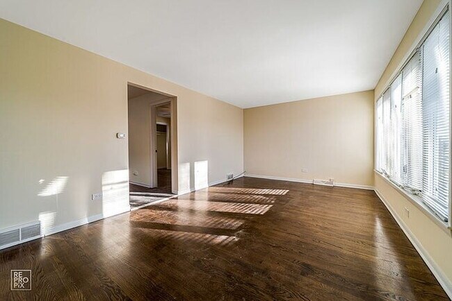 Foto del edificio - Located in Chicago’s desirable Mount Greenwood neighborhood