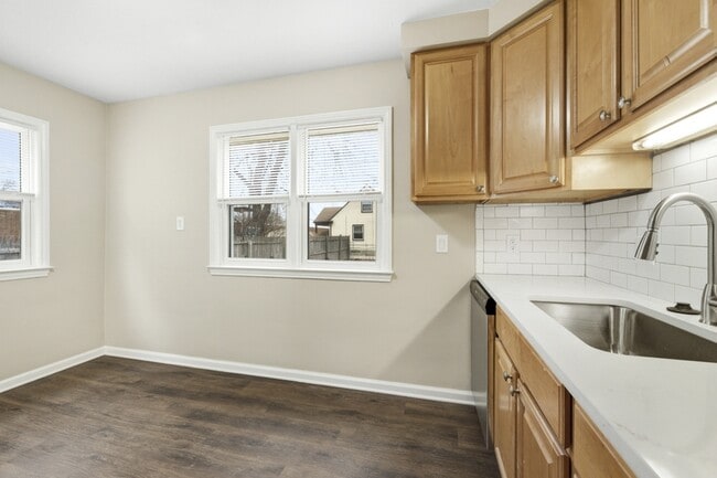 Building Photo - 3360 Edgeworth St