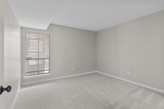 Building Photo - 5001 Lamonte Ln