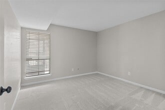 Building Photo - 5001 Lamonte Ln