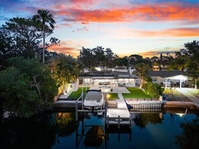 Foto del edificio - 8848 Sunlit Cove Dr NE