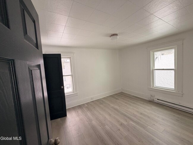 Building Photo - 15 James St